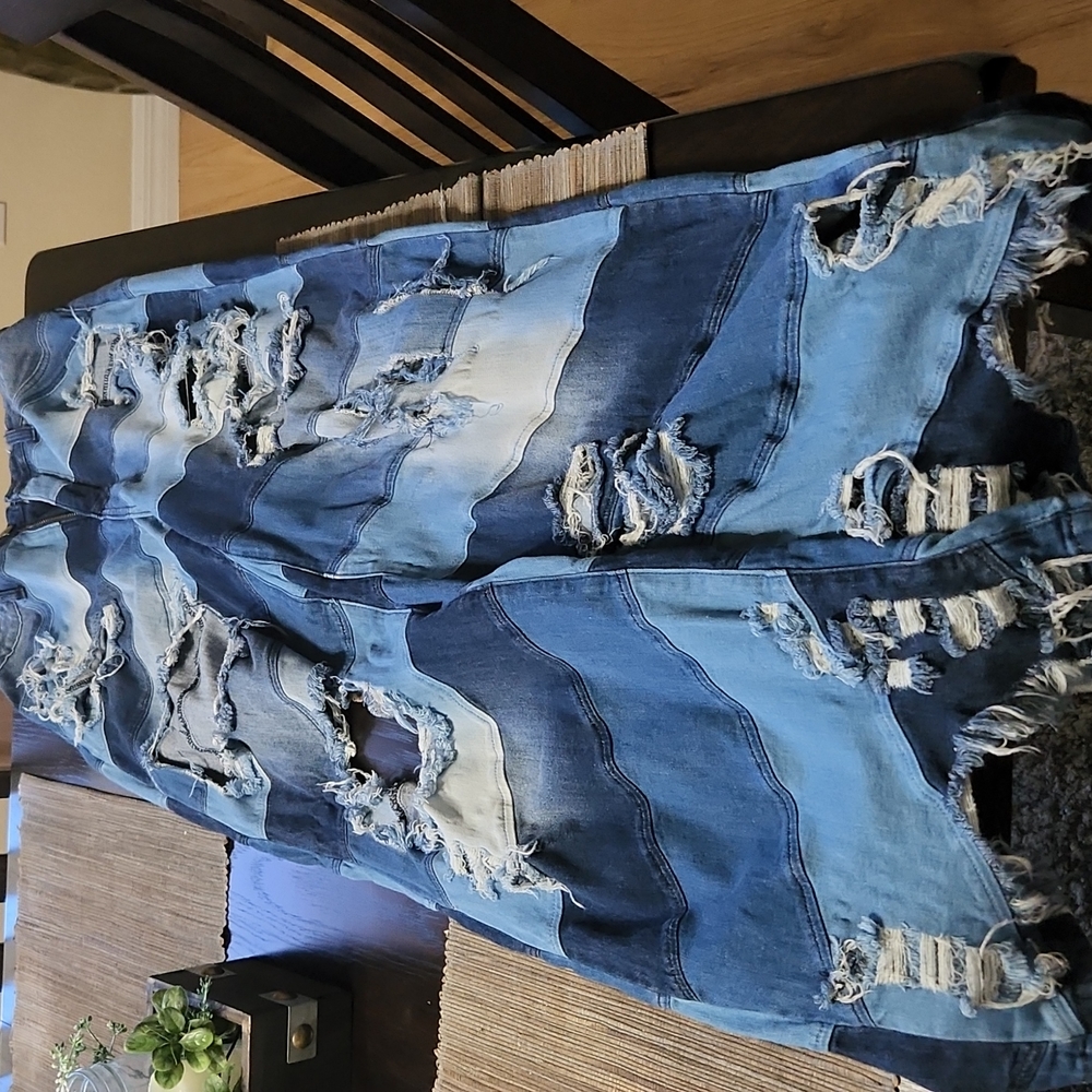 Fashion Nova Ripped Jeans size 11/30